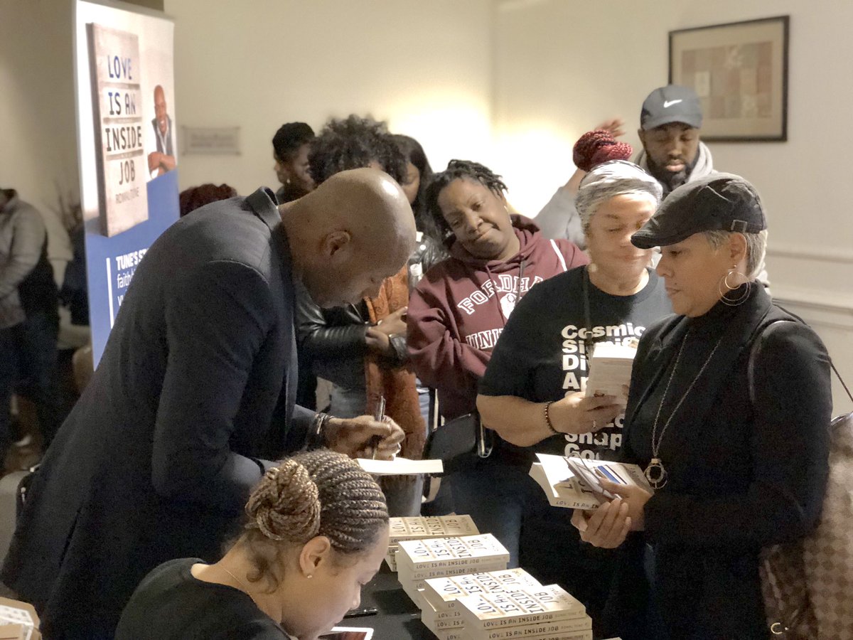 RomalTune's tweet photo. About last weekend. Great time in Harlem at First Corinthian Baptist Church! Thank you @MikeWalrond and the @FCBC_NYC family. #LoveIsanInsideJob ππΎ
https://t.co/Vq56yrWLgG https://t.co/70v2PSgmrK