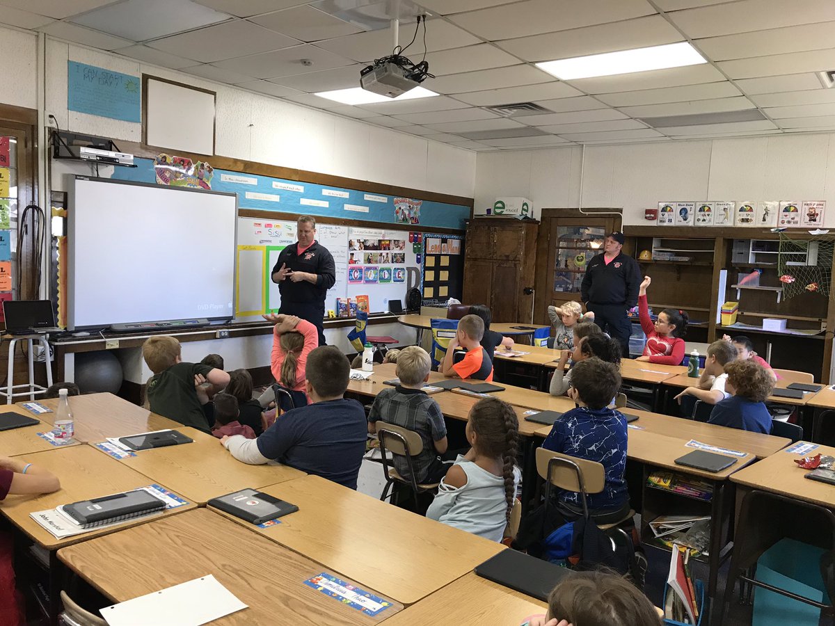 MrAReiche's tweet image. A big thanks to @WausauFire for coming to @WausauJMarshall and teaching our students about Fire Safety! #Teach4Me