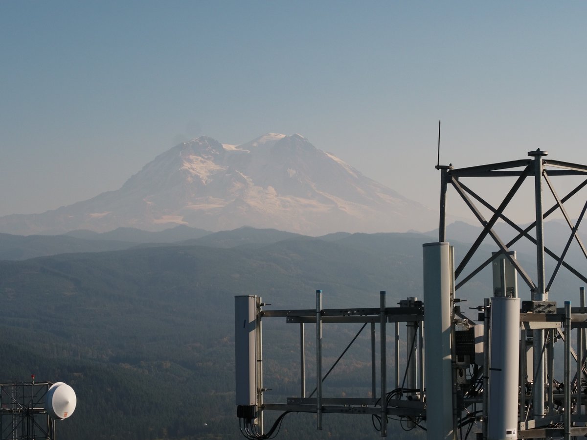 UnitedTower's tweet photo. What did you do today? #mountrainier #washington #unitedtoweralliance #flyuta #drone #telecom https://t.co/T0lz4qkaF3