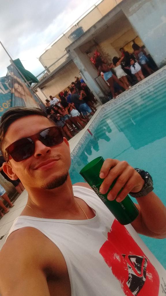 sem_reflexo's tweet photo. Sempre nos melhores lugares..👌
#festinhas #maravilhadavida https://t.co/NVT2dIq4El