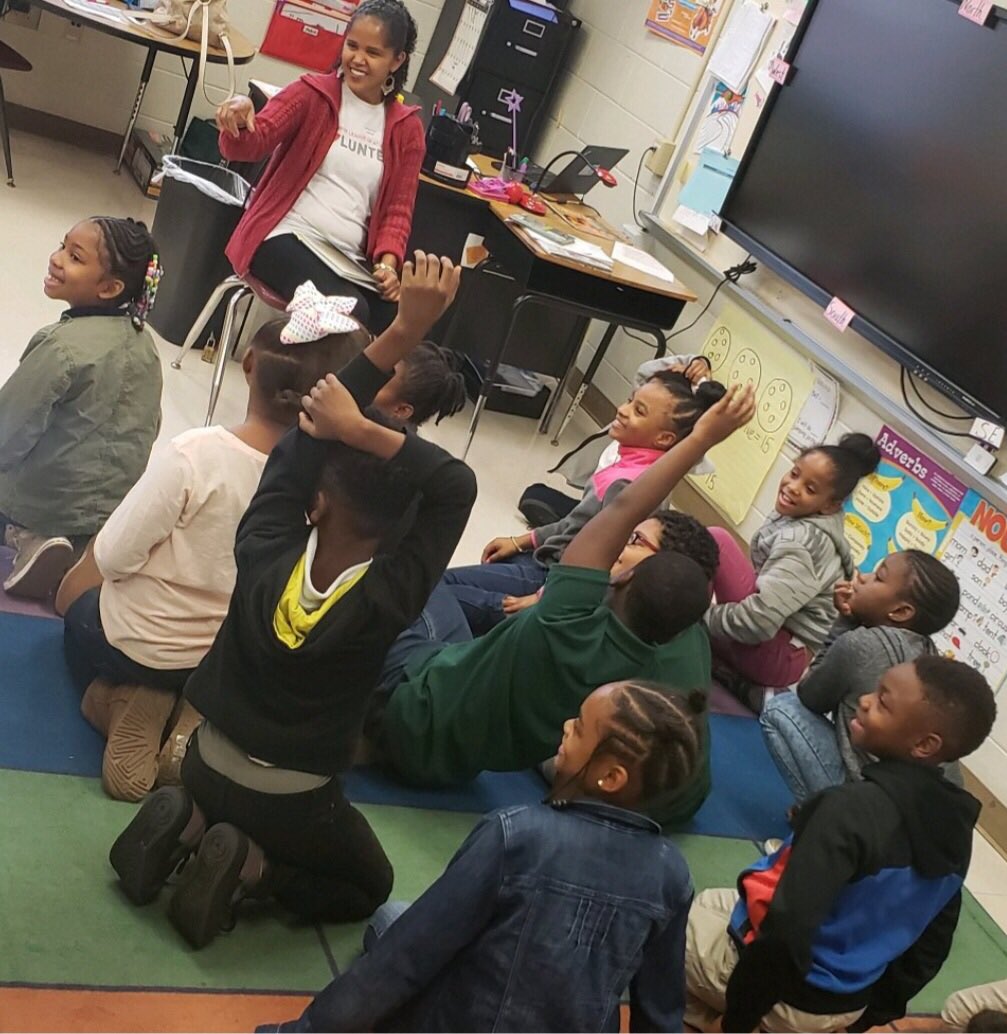 PrincpalCPEvans's tweet photo. ✔️out @jlatlanta volunteers engaging our 👧🏽👦🏻w/📚🤗. Thank you for your time & talents‼️ #jlaserves @JLA_President #NoLimit2019 @APSPartner https://t.co/X9wtJ1XJHN