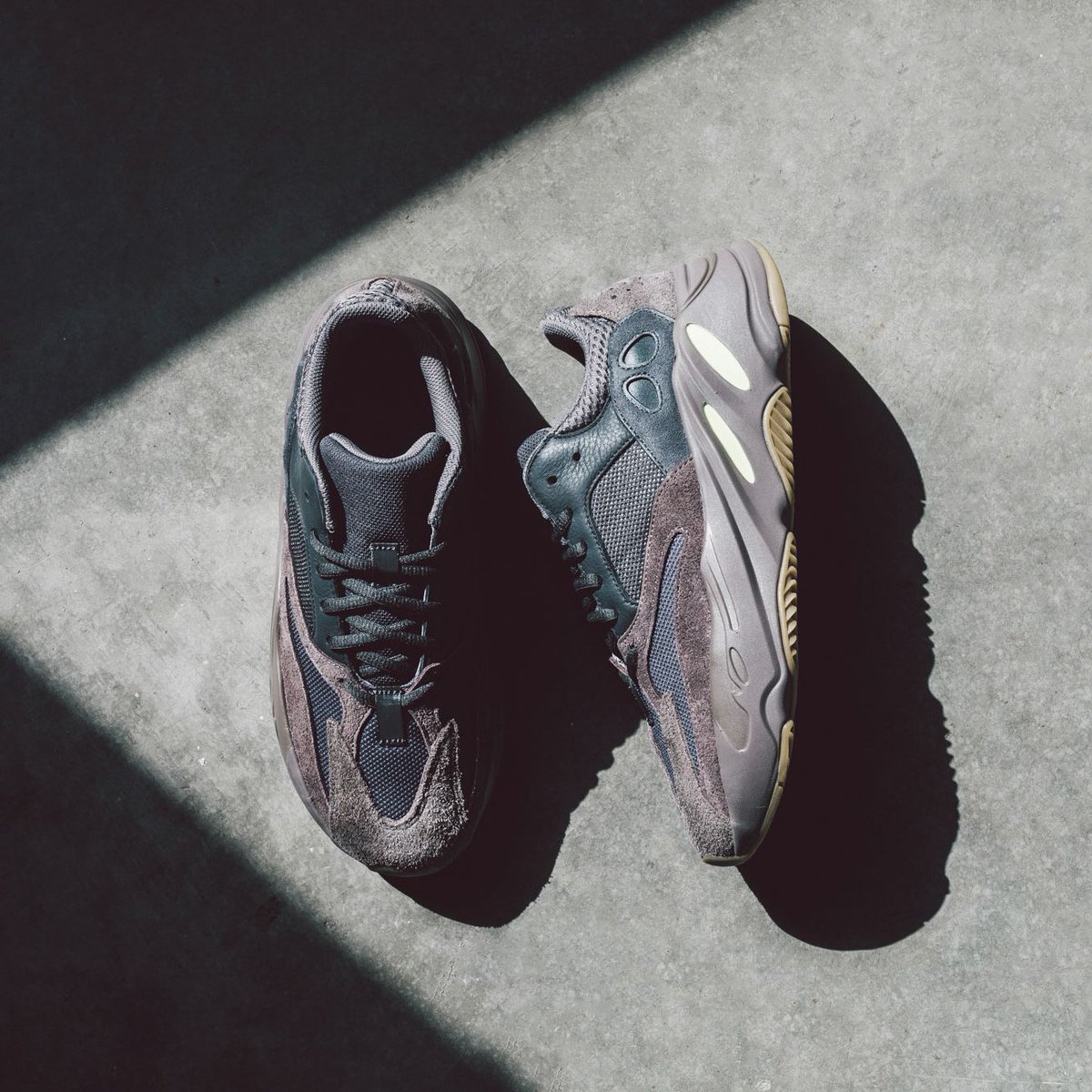yeezy 700 mauve raffle