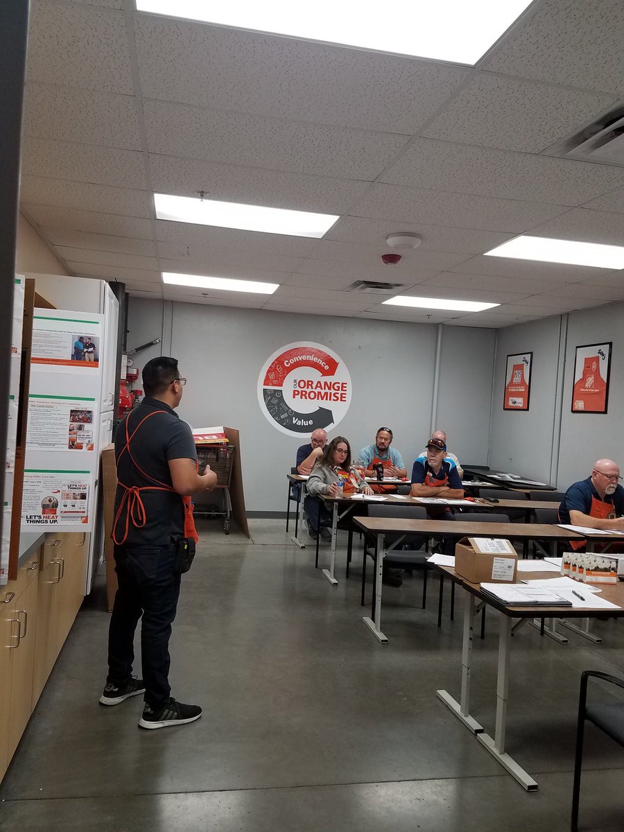 SASM Ivan kicking off the SAW training with our DS team <a href="/Peggyk3309/">Peggy Koniak</a> <a href="/HD_dslater/">David Slater</a> <a href="/ShellyColonna/">Shelly Colonna 3312</a> @DSMAaronRNO <a href="/thd3309/">THD3309</a>