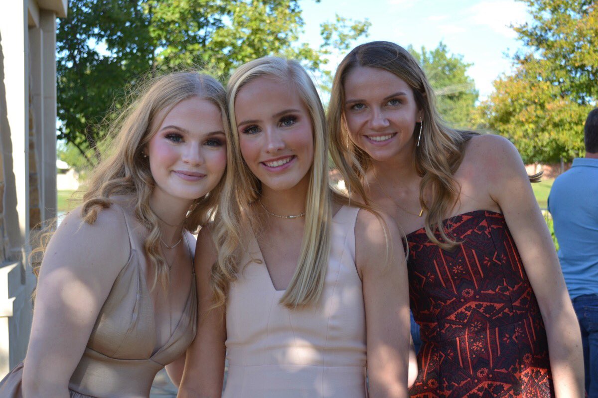 georgiedunn3's tweet image. 4 years down, 0 to go!! So glad to have my best friends by my side for senior hoco💓💓💓💋💋