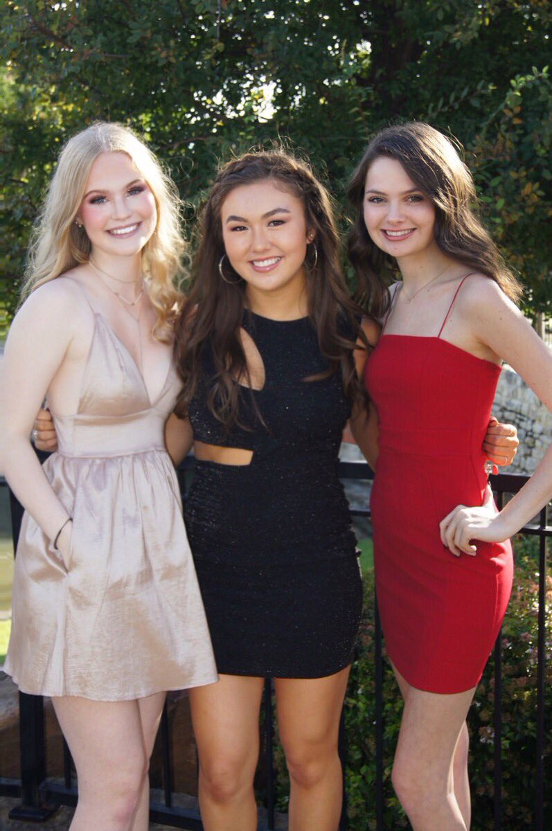 georgiedunn3's tweet image. 4 years down, 0 to go!! So glad to have my best friends by my side for senior hoco💓💓💓💋💋