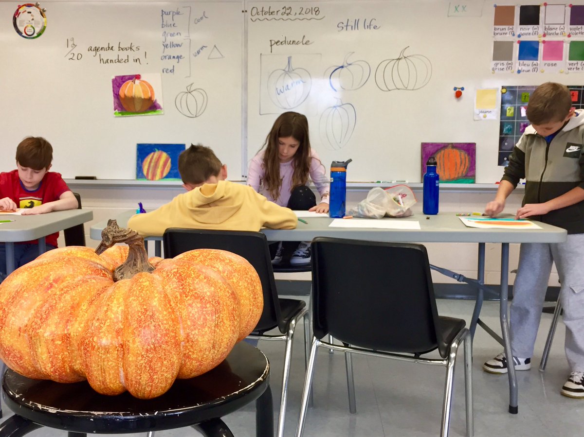 Grade8Stingers's tweet image. Still life drawings in Grade 4 are getting us excited for Halloween! #pumpkins #mixedmedia #elementsofdesign @thestingersbuzz