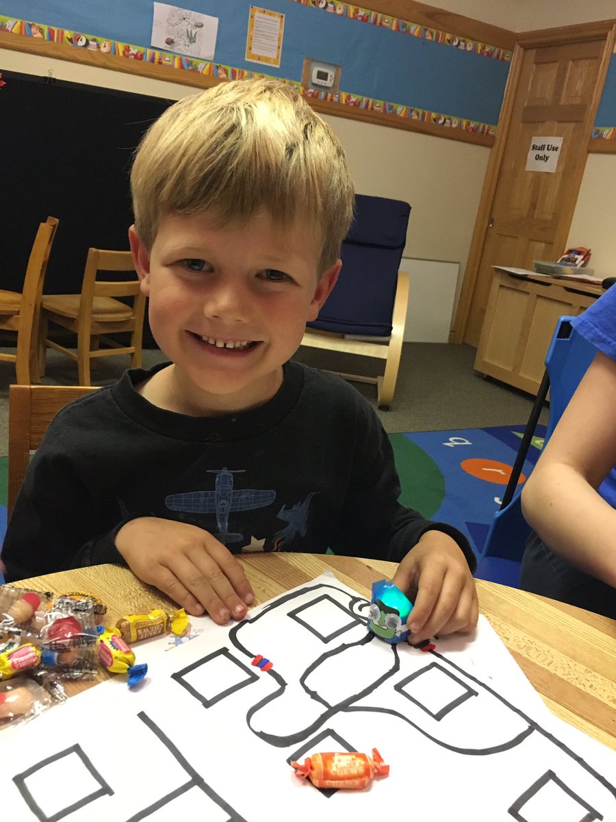 4525robotics's tweet image. We had a great time in Dutton tonight making gum-chewing alligator @LEGO_Group robots and @Ozobot trick or treaters! #Halloween #ruralrobotics #creativekids