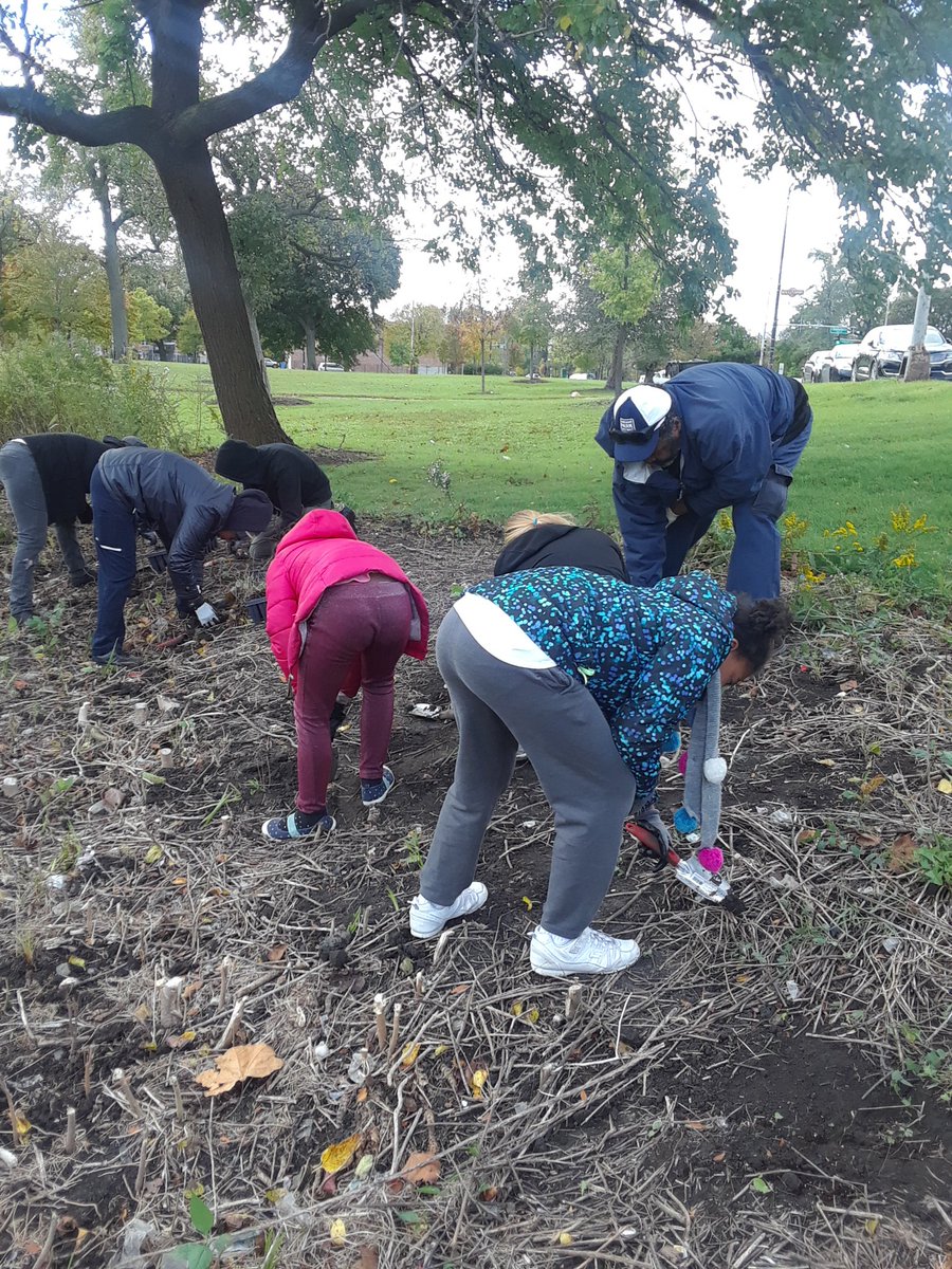 wshps2017's tweet image. #CommunityPlanting #StewardshipDay in #Garfieldpark #WSHPS #Garfieldparkadvisorycouncil #GPAC #Allageparticipation