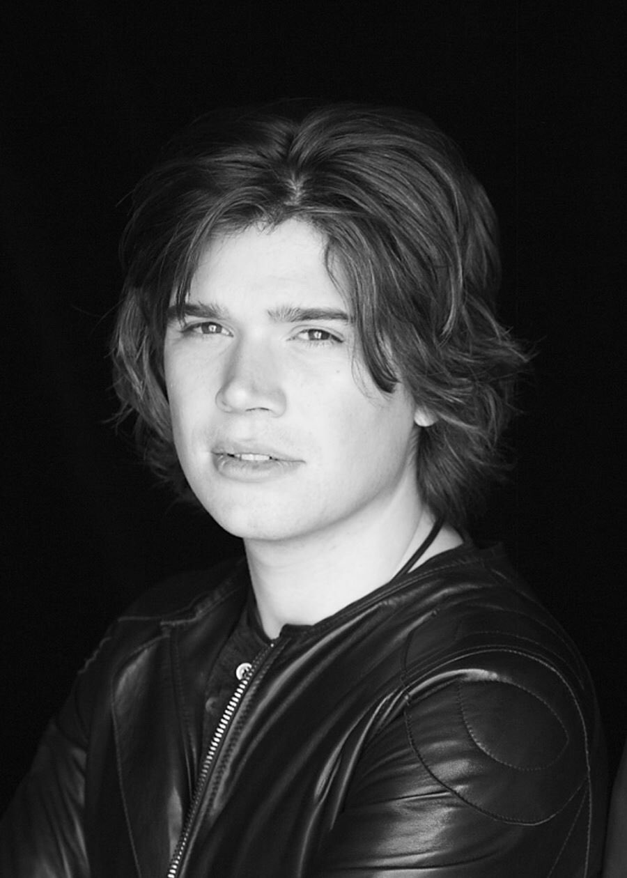 Happy Birthday to Zac Hanson. He turns 33 today. 