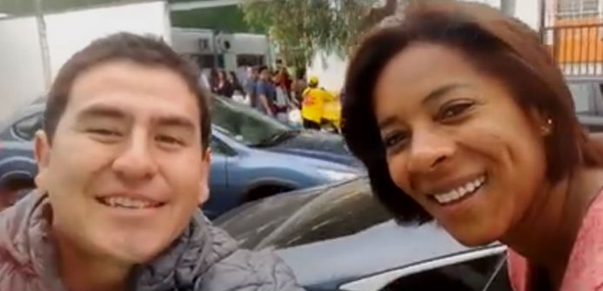 lamula's tweet photo. Músico trolea a Chihuán por "blindar a corruptos" y tiene que irse corriendo ante reacción de fujimorista [VIDEOS] --> https://t.co/JE07xw59ml https://t.co/2TUuI8oUfz
