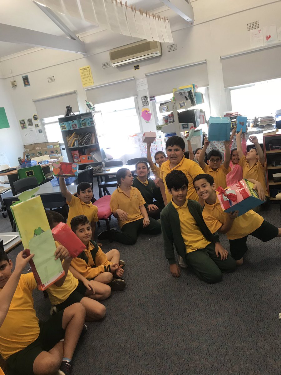 Classroom teacher (@msbnguyen) on Twitter photo We created friendship boxes to support our learning of the amazing story ‘Two Mates’ #qualitytalk #responsetotexts #collaborativeworking #writing <a href="/Genelle029/">Genelle Petruszenko</a> <a href="/FairWestPS/">Fairfield West PS</a> We created friendship boxes to support our learning of the amazing story ‘Two Mates’ #qualitytalk #responsetotexts #collaborativeworking #writing <a href="/Genelle029/">Genelle Petruszenko</a> <a href="/FairWestPS/">Fairfield West PS</a>
