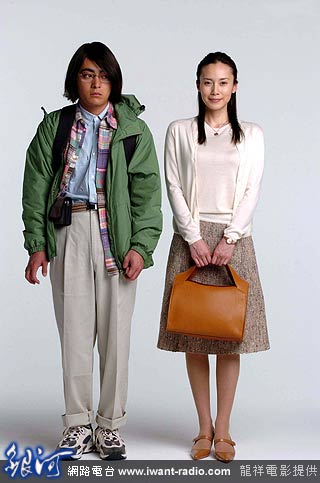 齋藤 昨晩流れてきたこの電車男 デニムとマドラスチェックのシャツ On シャツで内側のみイン しかも片側のみ後方へ ツータックのハイウェストにダンロップ系ズック靴 スタイリストが 正直オタクでもあり得ないような当時の ファッションのng要素をこれ