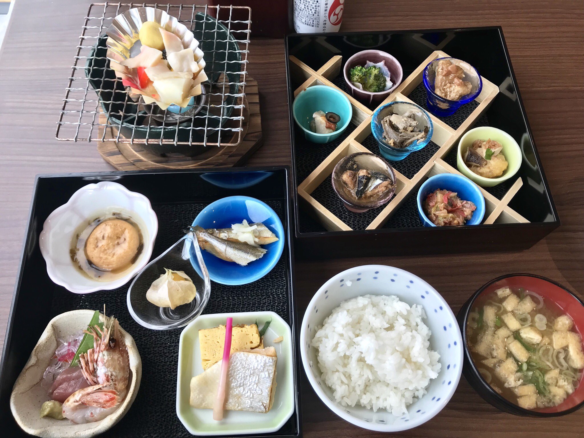 ロプロス 朝食のメニューは 系列の高級温泉旅館の料理長が監修した和洋中の二段重とミニバイキング 苫小牧名産のホッキの味噌バター焼きも ビジネスホテルでこんなに豪華な朝食がいただけるとは T Co Vdvlzlq7mv Twitter