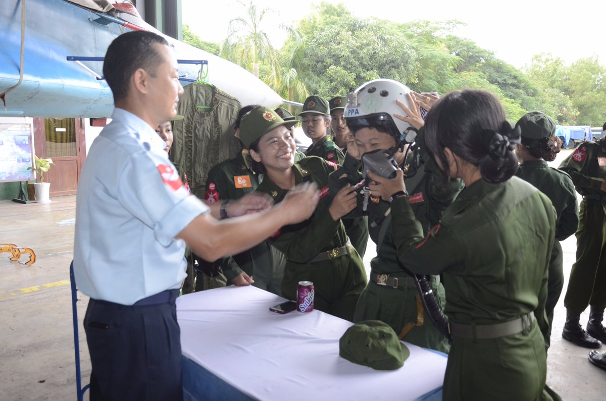 yysn2020's tweet photo. Oct21,Myanmar military
university academic training forces 2 17-2018, University teacher training troops, Teachers and students, Visit the tour students. https://t.co/7rYRK7Az9k