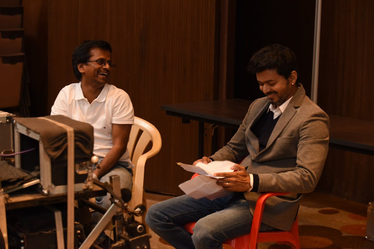 suresh_offl_'s tweet photo. EXCLUSIVE : Official #SARKARUHD Stills from TELUGU Distributors. 
(No Watermarks) 

Album Link - https://t.co/gn7EVUVobM 

(5 Stills - 23.6MB)

#Sarkar HD Stills For Banner &amp; Flex.
#SunPictures #AandPgroups #DFocus 

@actorvijay  @Jagadishbliss @BussyAnand https://t.co/ic0tPRelfQ