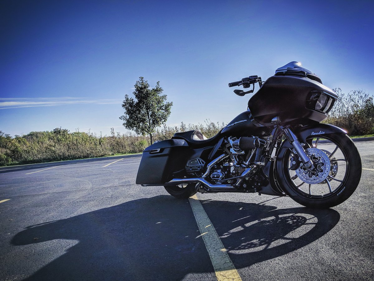 TeAjAeoNe's tweet photo. When it's almost 60 degrees... U ride.
#ddcustom #traskperformance #ciro3d #misfitmade #nastybaggers #southernmachinecompany #burlybrand #harleyairride #dirtyair #customdynamics #rinehart #getklocked #gascapitalcustoms #rsdclarity #performancmachine #bahnbykuryakyn #screamneagle https://t.co/xKMeaawFzS