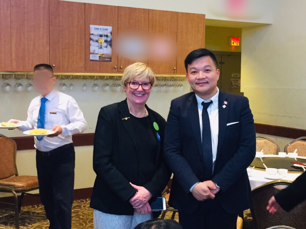 ymmijnay's tweet photo. Nice meeting you today @SuzanneAnton. I hope you enjoy the #PRReferendum debate (in English) we filmed in August 2018. ππ» https://t.co/R4NyWEzt0d https://t.co/NWykRnuYCX