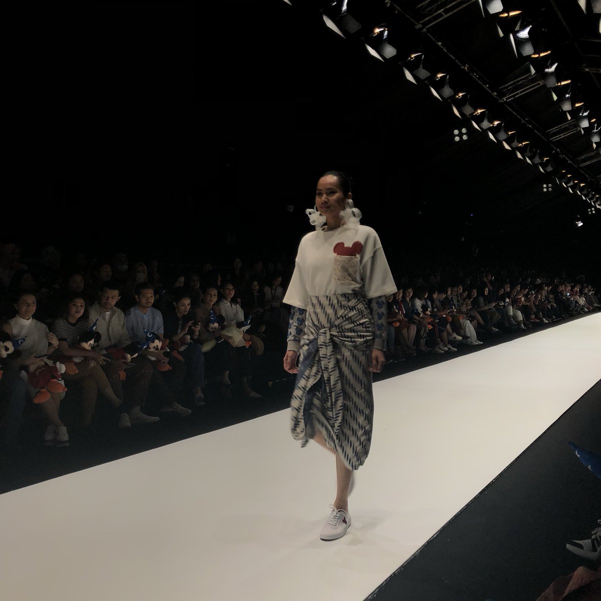 JKTfashion's tweet photo. A fusion of Indonesian Culture with hints of Mickey Mouse pattern all over @IKAT_IND collection. We are loving this combo!
#JFW2019
#IDCreativeWeek
#WeAreJFW https://t.co/fsW64anute