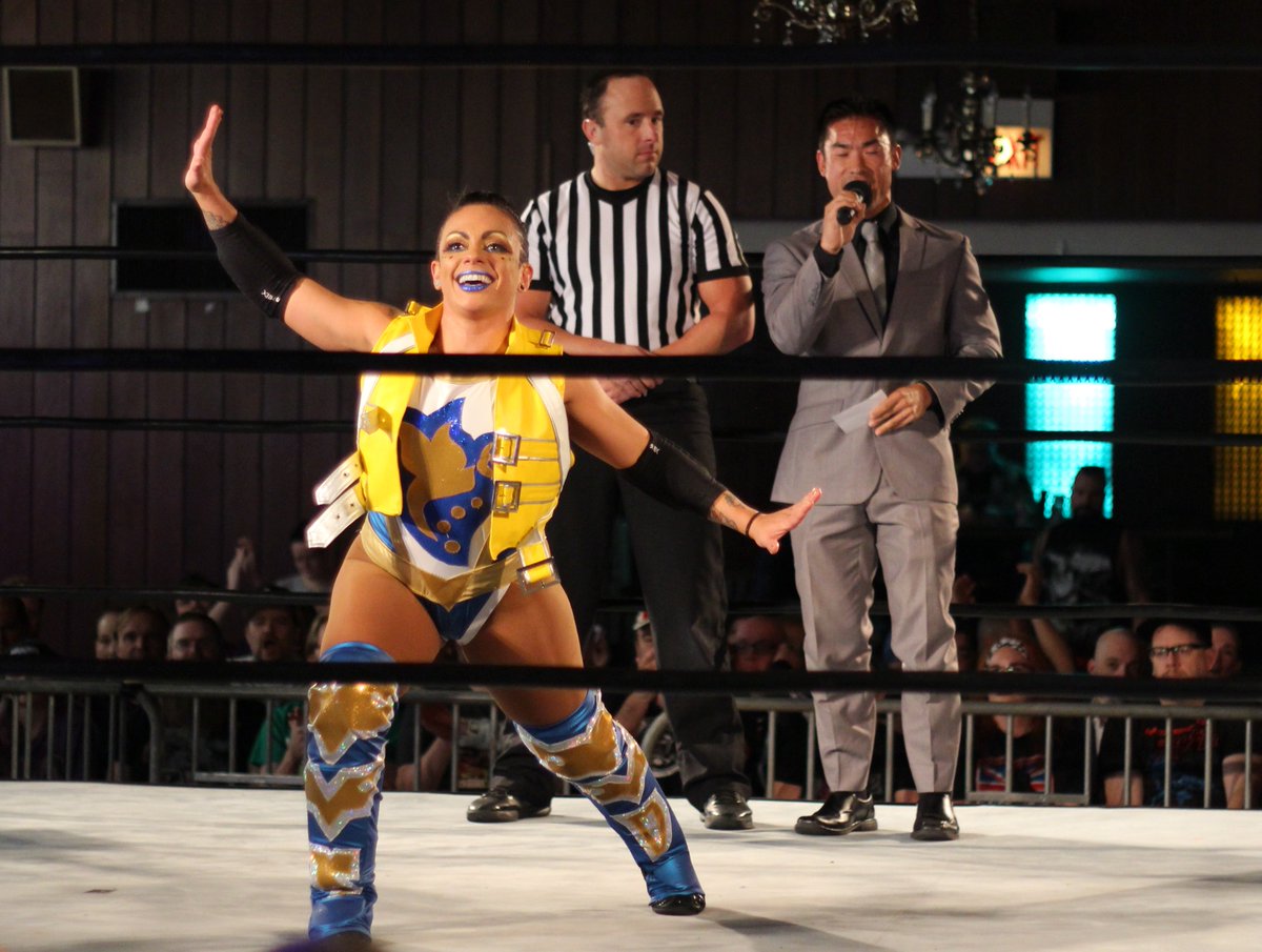 DAFALCON11's tweet photo. Who's entrance do you like better? @HoganKnowsBest3 or @SoloDarling #SHIMMER108  #PintSizedPowerPlay https://t.co/ndRFkIspLK