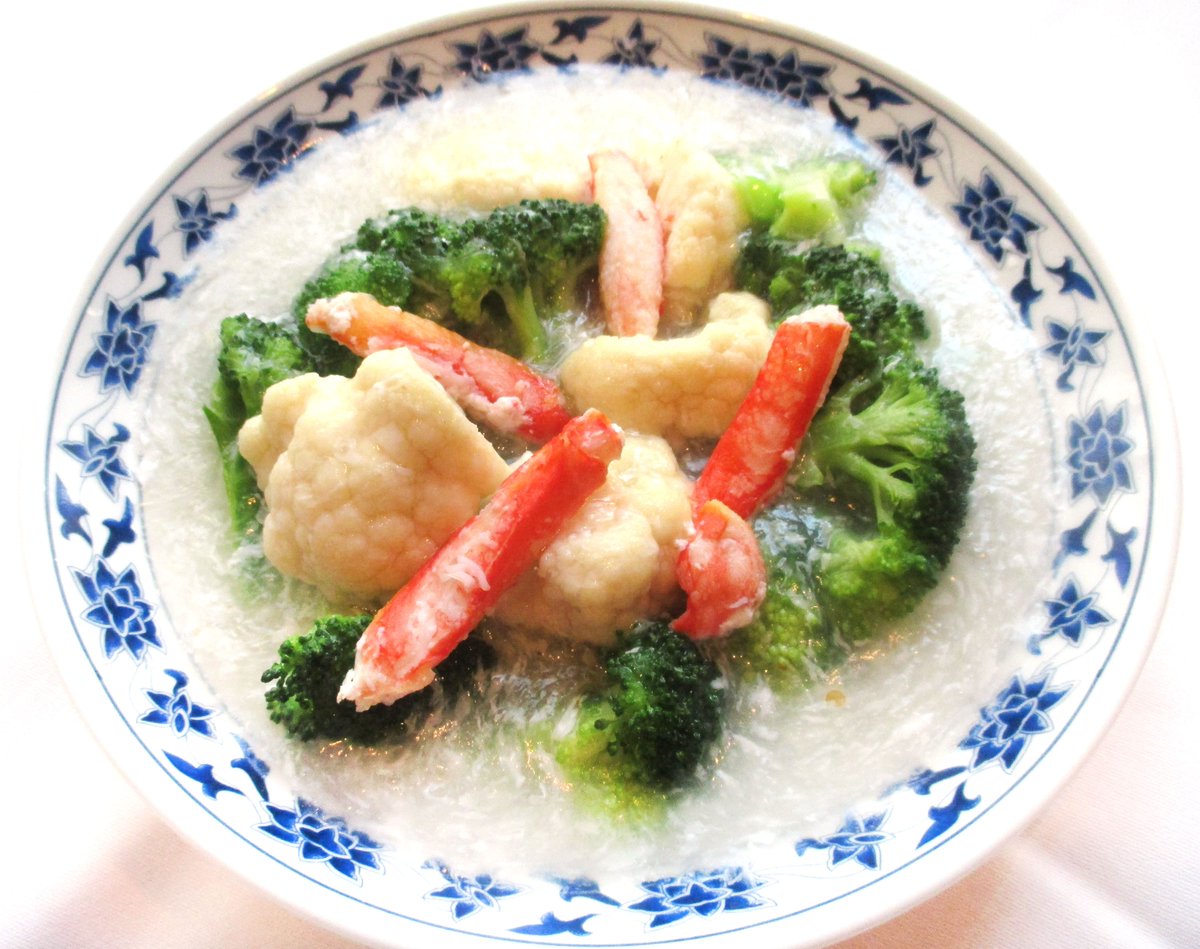 ローズホテル横浜 重慶飯店 重慶飯店新館 今週の ランチ 新館の週替わりランチは 鹿児島黒豚と五目野菜の四川風土鍋 や ブロッコリーとカリフラワーの蟹肉あんかけ などご用意 体温まるお料理をぜひお召し上がりくださいね 重慶飯店新館 横浜