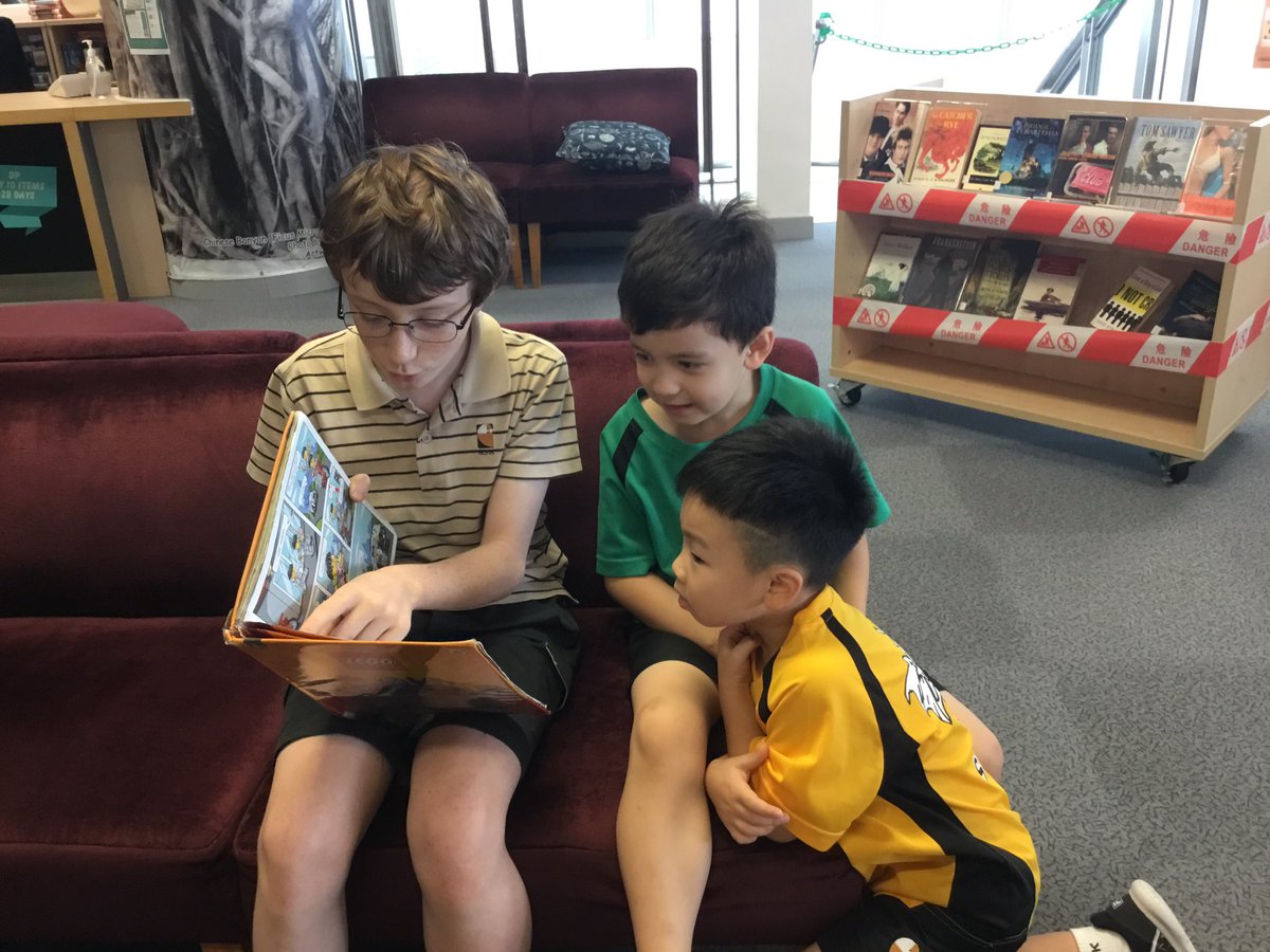 2PS_RCHK's tweet photo. Developing the joy of reading with our Secondary Buddies!😃📖😄#RCHKpyp https://t.co/Dhtv8Pnch1