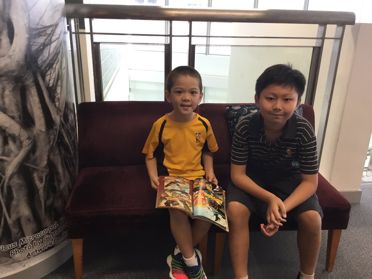 2PS_RCHK's tweet photo. Developing the joy of reading with our Secondary Buddies!😃📖😄#RCHKpyp https://t.co/Dhtv8Pnch1