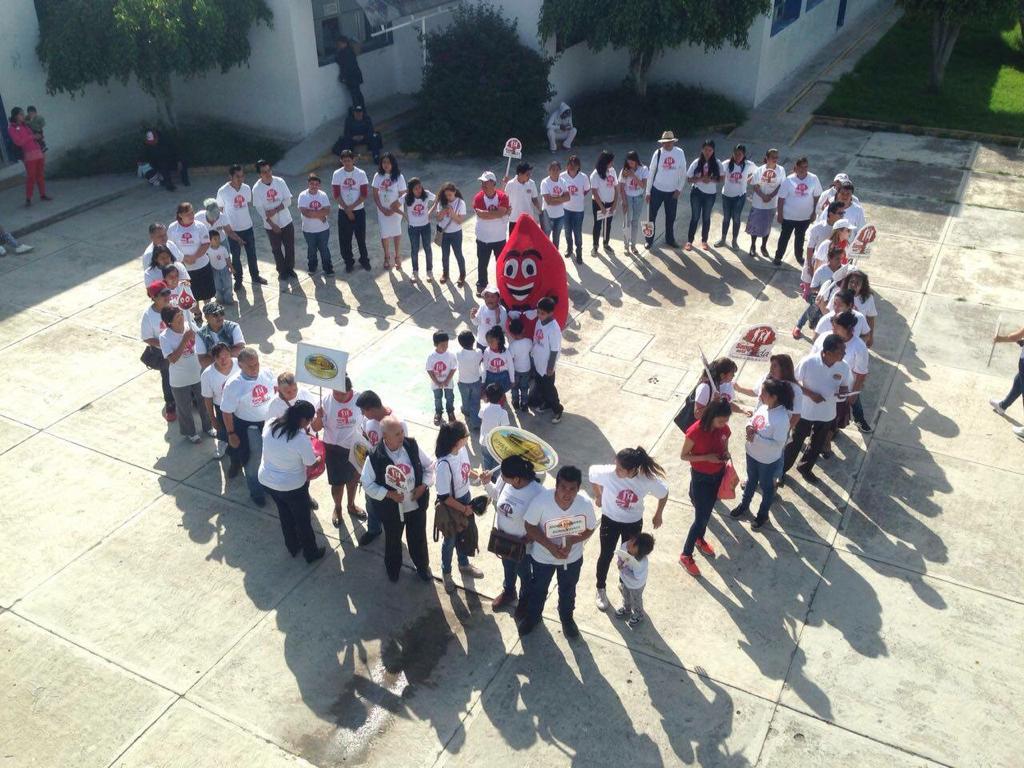 OrtyzShady's tweet photo. Sin duda una gran Familia, la Familia #EMAP 
#SextoAniversarioEMAP

🇲🇽👏👏😊🎊🎉 https://t.co/hsK9ICKwpx
