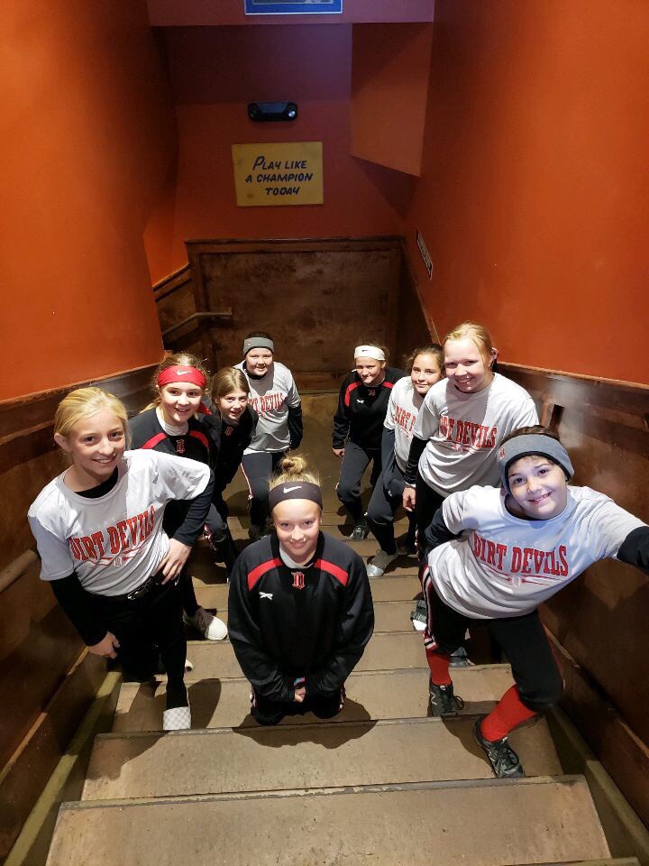 chappy1740's tweet image. These girls continue to show heart pride, &amp;amp; a lot of love for each other. They continually impress me more &amp;amp; more. Always learning, always growing. 4-2 and a 5th place finish @PlayMSP Bats and Bones Tourny.  #webeforeme #foundationbuilding #stillhungryforsuccess