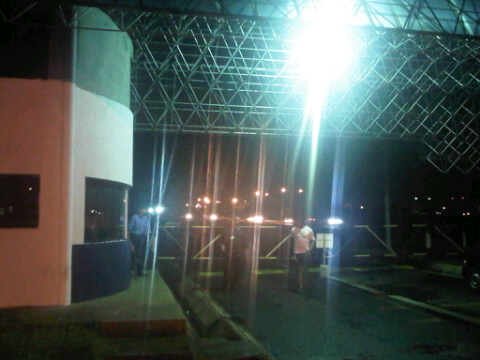 CiudadGuayanaFB's tweet image. #22Oct #Guayana Nuevamente roban a estudiantes y profesora en la #UNEG (Sede Atlántico)

Entre las 4:30 y 5:00 PM, delincuentes ingresaron al aula, despojando a la profesora y 12 alumnos de sus pertenencias mientras transcurria sus clases.

Ya ni siquiera estudiar en paz se puede