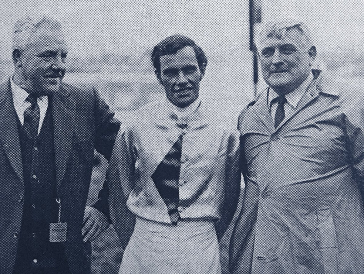 FormFocusHQ's tweet image. Owner Eric Remfrey, jockey Len Hill &amp;amp; trainer Bob Agnew after TAUTO’s #CoxPlate triumph in 1971. A hobby trainer, Agnew was based at Dunkeld in Western Victoria #formfocus