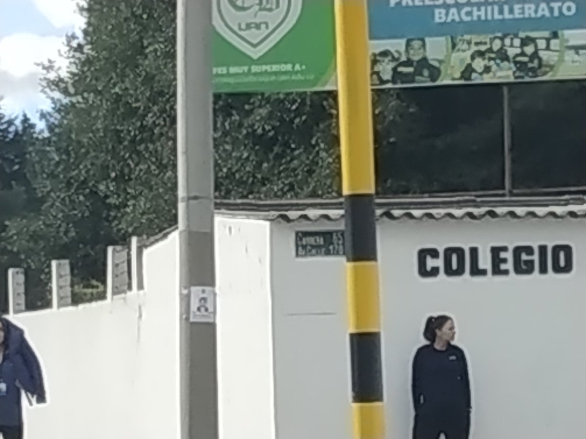 Gracias a la gestión de la Exconcejal <a href="/gloria_stella/">Gloria Stella Díaz</a> del <a href="/PartidoMIRA/">Partido MIRA</a> hoy el semáforo de la Calle 170 x Cra 65 es una realidad que beneficia y garantiza la seguridad a más de 800 alumnos de algunos colegios de Sn José de Bavaria.