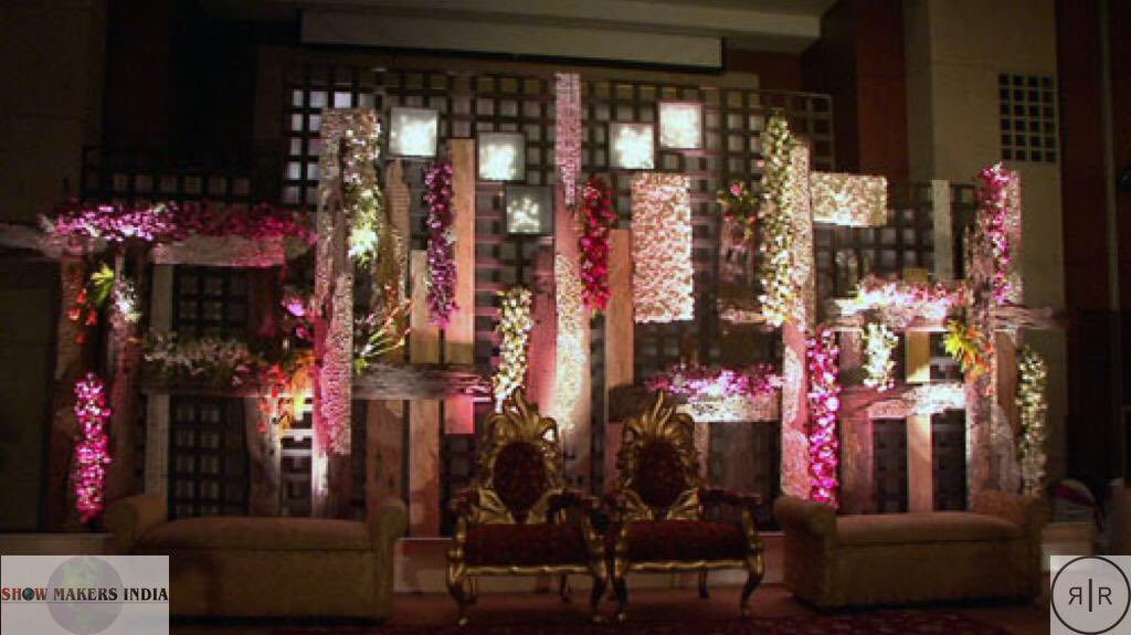 vikrant3232's tweet photo. Getting special moments captured in front of such beautified backdrops gives *another level* high. Curated using bunch of freshness and lots of hard work by #teamSMI and #teamRR, this backdrop was an epitome of subtlety and elegance. https://t.co/AbNYCKMY4r https://t.co/QBnkATk7VI