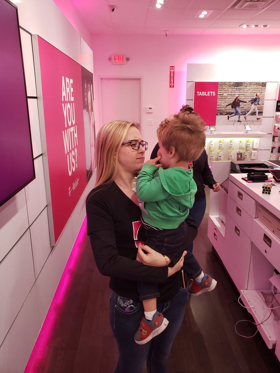Hacky_Mat's tweet photo. It's always a party when we got our little buddy around, I hope you all had a party today too. Stoked that I made it to #day22 and I'll tweet you guys tomorrow @MagentaSam13 @KennaAClark @hudi_andycap @anthonyheng82 https://t.co/8pTYd9Zyws