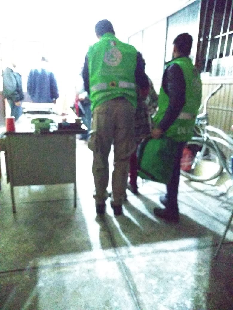 CEPCDurango's tweet photo. Elementos de la CEPC realizan recorrido para identificar y trasladar a personas en situación de calle. 
#PlanPreventivoDeLluvias
#TrabajamosPorTuSeguridad https://t.co/5UmcjrwYOP