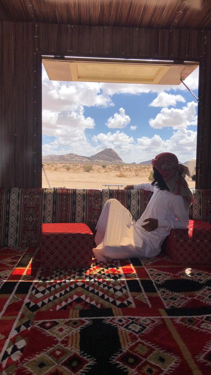 يالله بغيثٍ يعجب الشوف نوّه 
خمسة عشر ليلٍ مطرها هماليل.