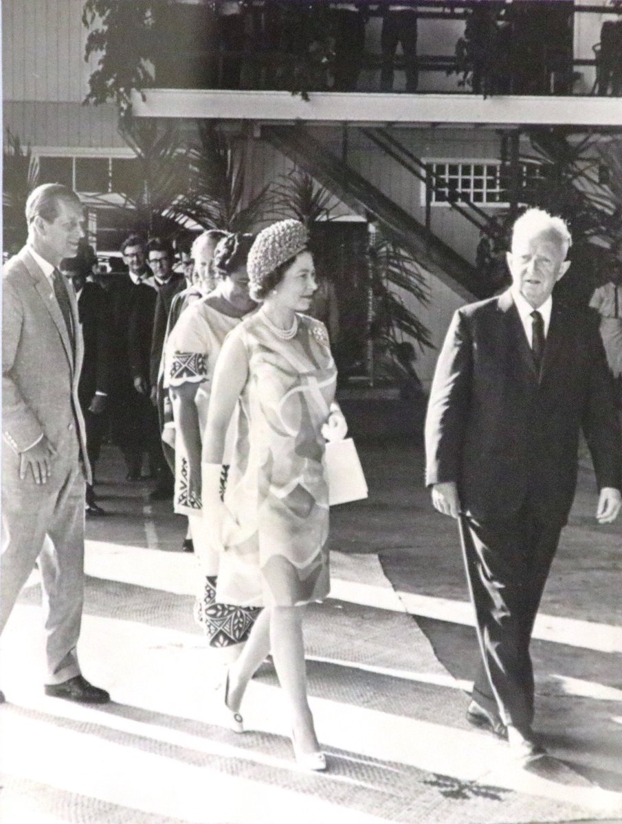 UniSouthPacific's tweet photo. We hosted Her Majesty, Queen Elizabeth II in March 1970, who visited our Laucala Campus to present the Royal Charter. We are excited, that on our Golden Jubilee year, we will be hosting Their Royal Highnesses, the Duke and Duchess of Sussex.#USP50
#RoyalVisitFiji
@KensingtonRoyal https://t.co/4dixzj2fpA
