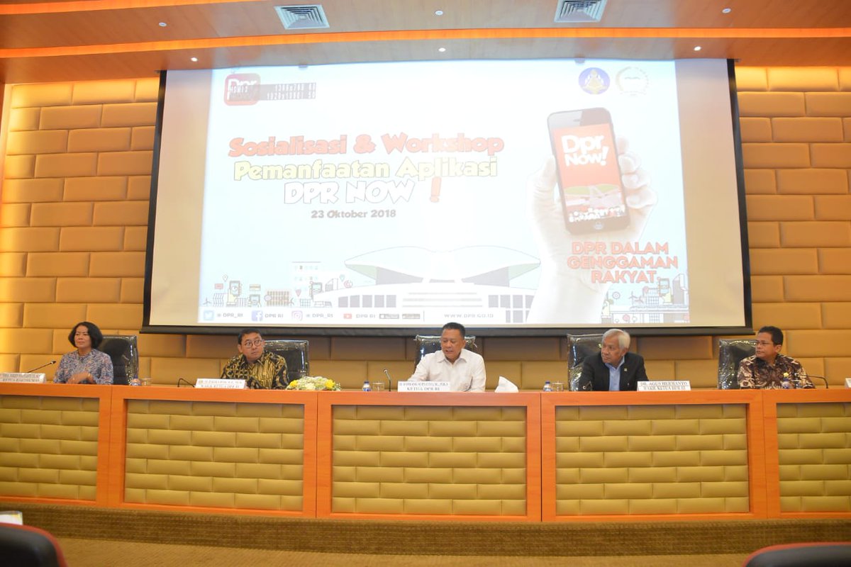 DPR_RI's tweet photo. Ketua DPR RI Bambang Soesatyo membuka kegiatan Sosialisasi dan Workshop Pemanfaatan Aplikasi DPR Now di Ruang Abdul Muis Gedung Nusantara DPR RI, Selasa, 23 Oktober 2018. #DPRnow https://t.co/2mDI5ufrwS