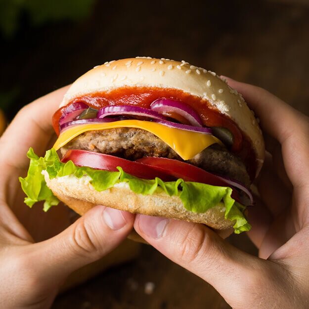 michellecarpy's tweet photo. Check it out! I just voted for Burger in the #Burgerlover Tug o' War https://t.co/XsQz1jMpbI