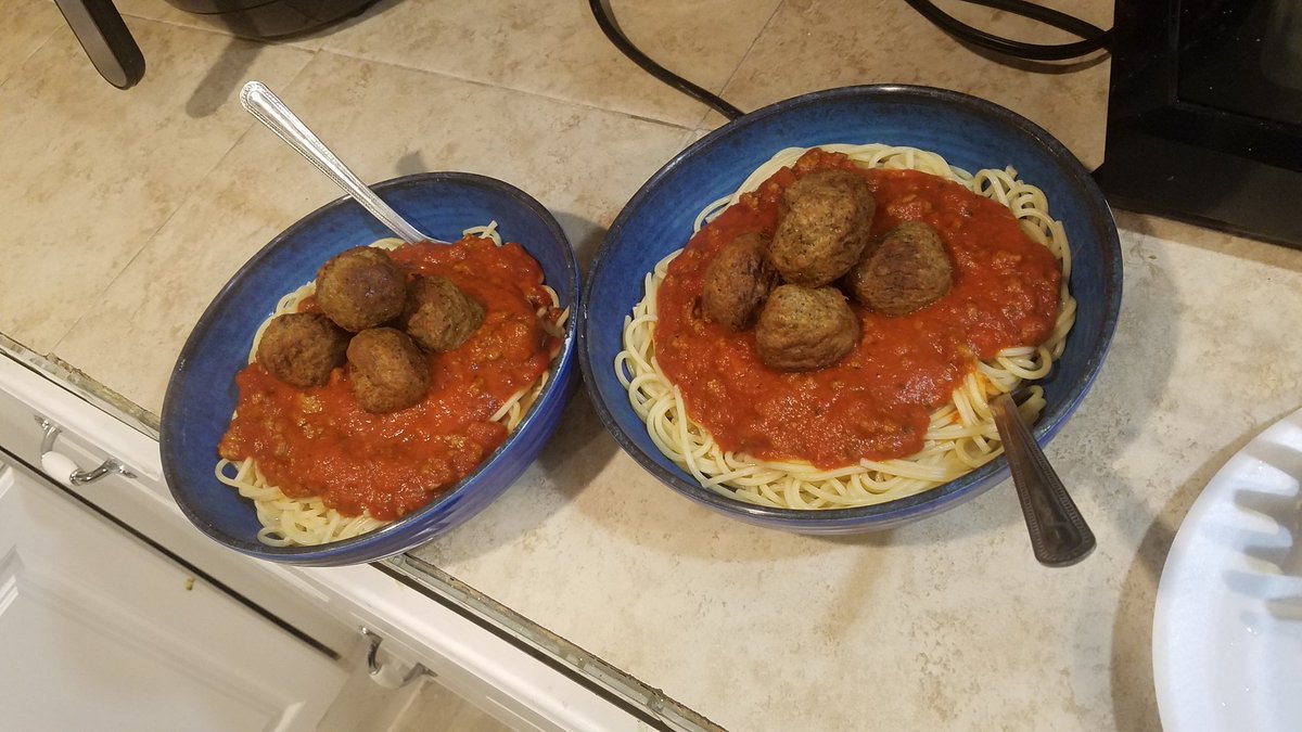 PyroDaBartender's tweet image. When you cook dinner for your dude @robbp__  and forget you got parmesan cheese after tippy ate all the food lol i love you babe