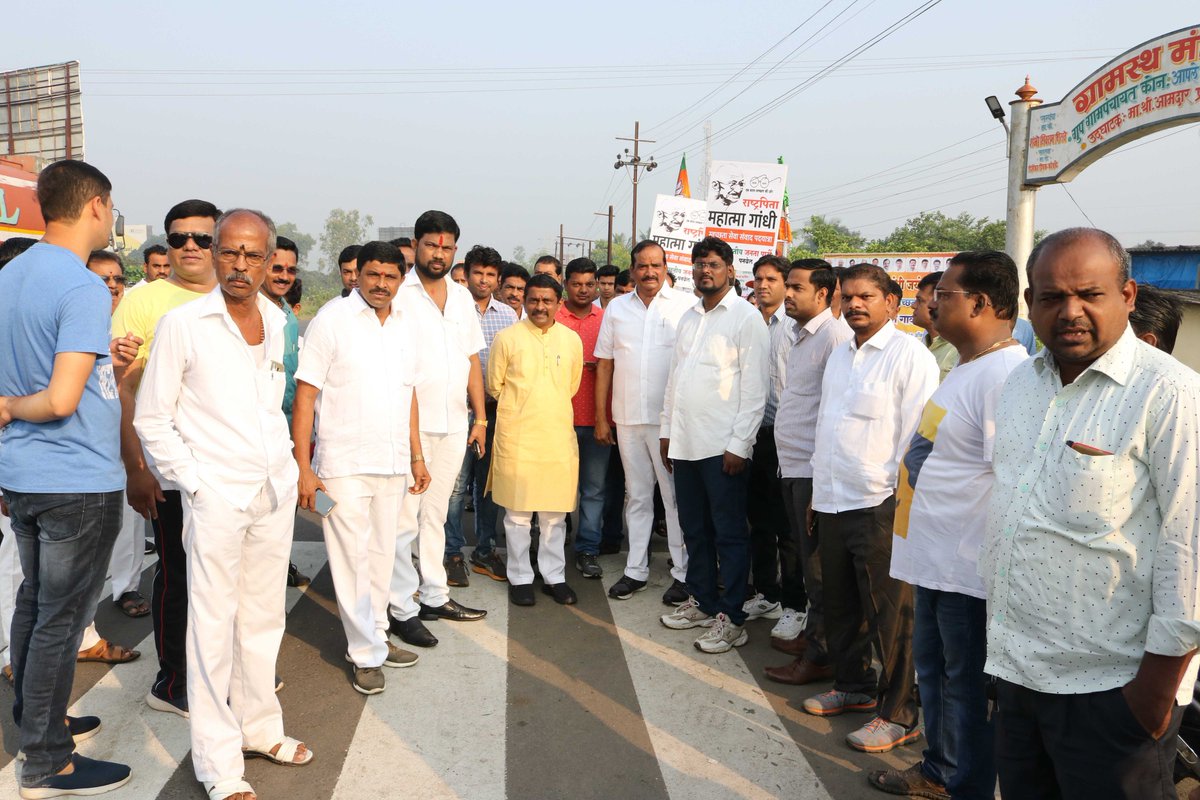 ithakurprashant's tweet photo. यावेळी माता - भगिनींचा उत्स्फूर्त प्रतिसाद दिसून आला. उसर्ली, विचुंबे मार्गे पदयात्रा सुकापूर येथे येऊन संपली.
#Padyatra #Borle #Sukapur #MahatmaGandhi https://t.co/gtRBGTHuaM