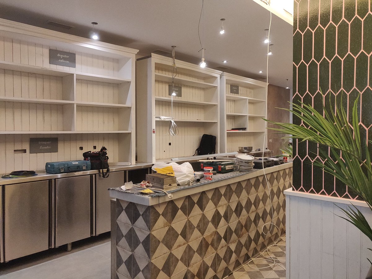 ModoObra's tweet photo. Reformando un nuevo bar en Triana! 😮😮
Pronto resultados...

#Triana #Sevillahoy #TDSGastro #TdsActualidad #GastronomiaSevilla #Seville #Cocktails #cafe #Lugares #arquitectura #diseño #restyling #reformas #interiorismo #interiordesign #ModoObra #SameSameButDifferent https://t.co/bq9qvLpYnd