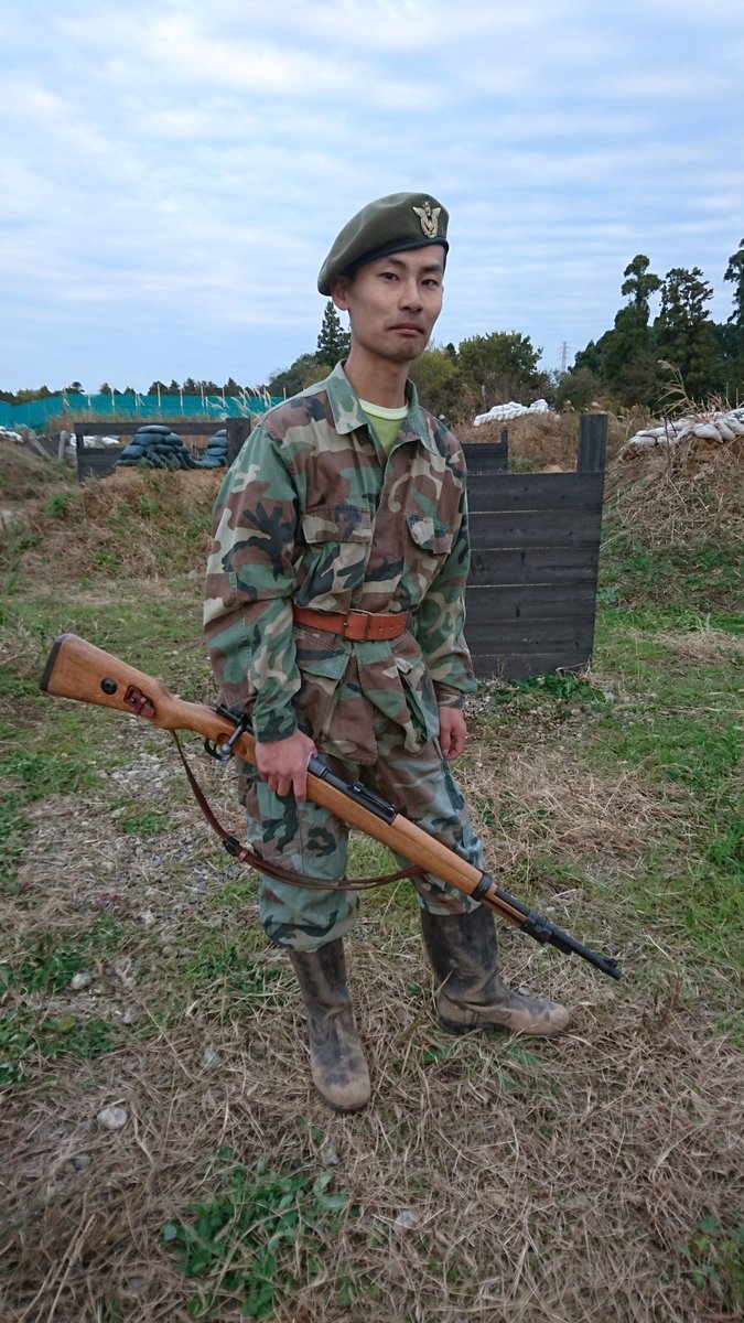 Pvtクライネ בטוויטר あーボスニア199ｘ楽しみだぜ そこのあなた 押し入れの奥底しまったウッドランドとか古着出して一緒にhvo クロアチア防衛評議会 に参加しようぜ 写真1 2家族を捜す善良な市民 写真3 4その後hvoに志願