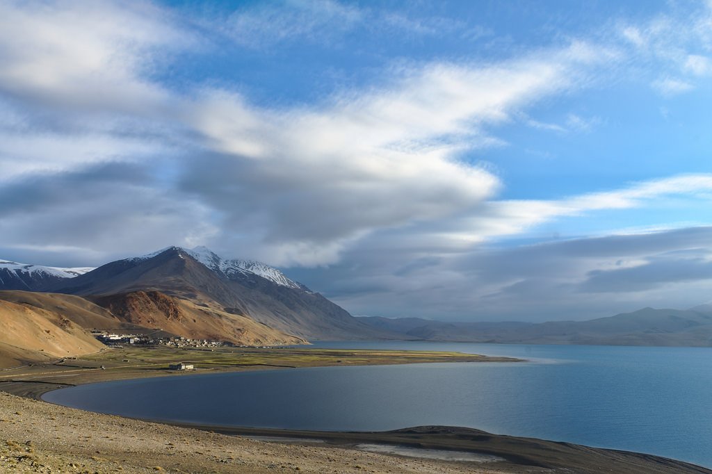 TravelDiva16's tweet photo. Beautiful #TsoMoriri lake in #Ladakh. It is the largest of the high altitude lakes entirely within India.
#travellover #mountainlover #naturelover #photographylover #Himalayanlover #traveldiva
#CongressGayiTelLene
#firecrackers
#AllNewSantro
#ShadesOfSaaho
#SupremeCourt https://t.co/2pHQ3QZAgD