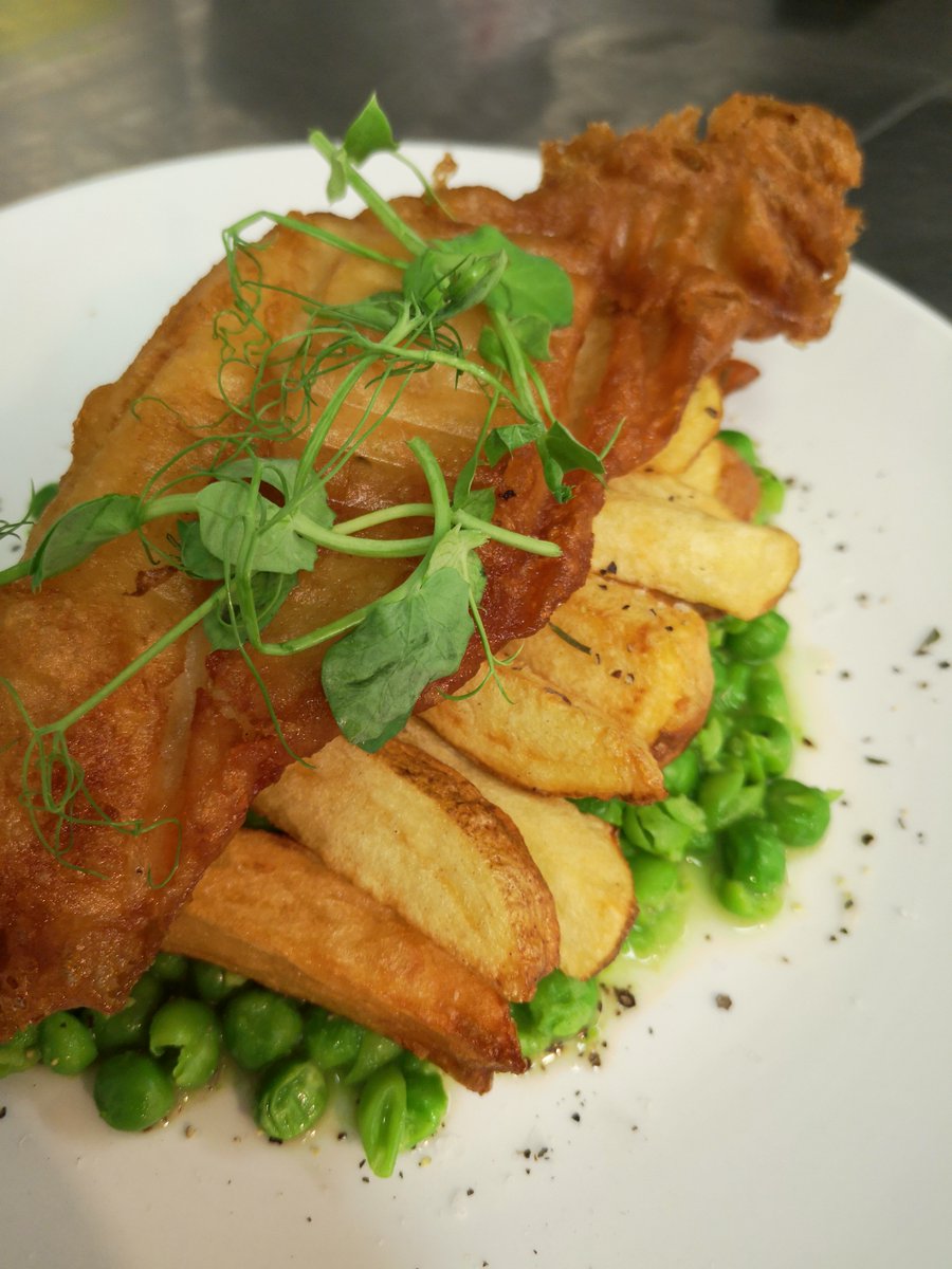 OutOutSheff's tweet image. Fancy a plate of this? At @Cru_corner this #DineSheffield get two courses for £15, meaning you can have this AND a starter or dessert (we're having the white chocolate cheesecake) for less than 20 quid! Snap up your free vouchers at dinesheffield.co.uk.