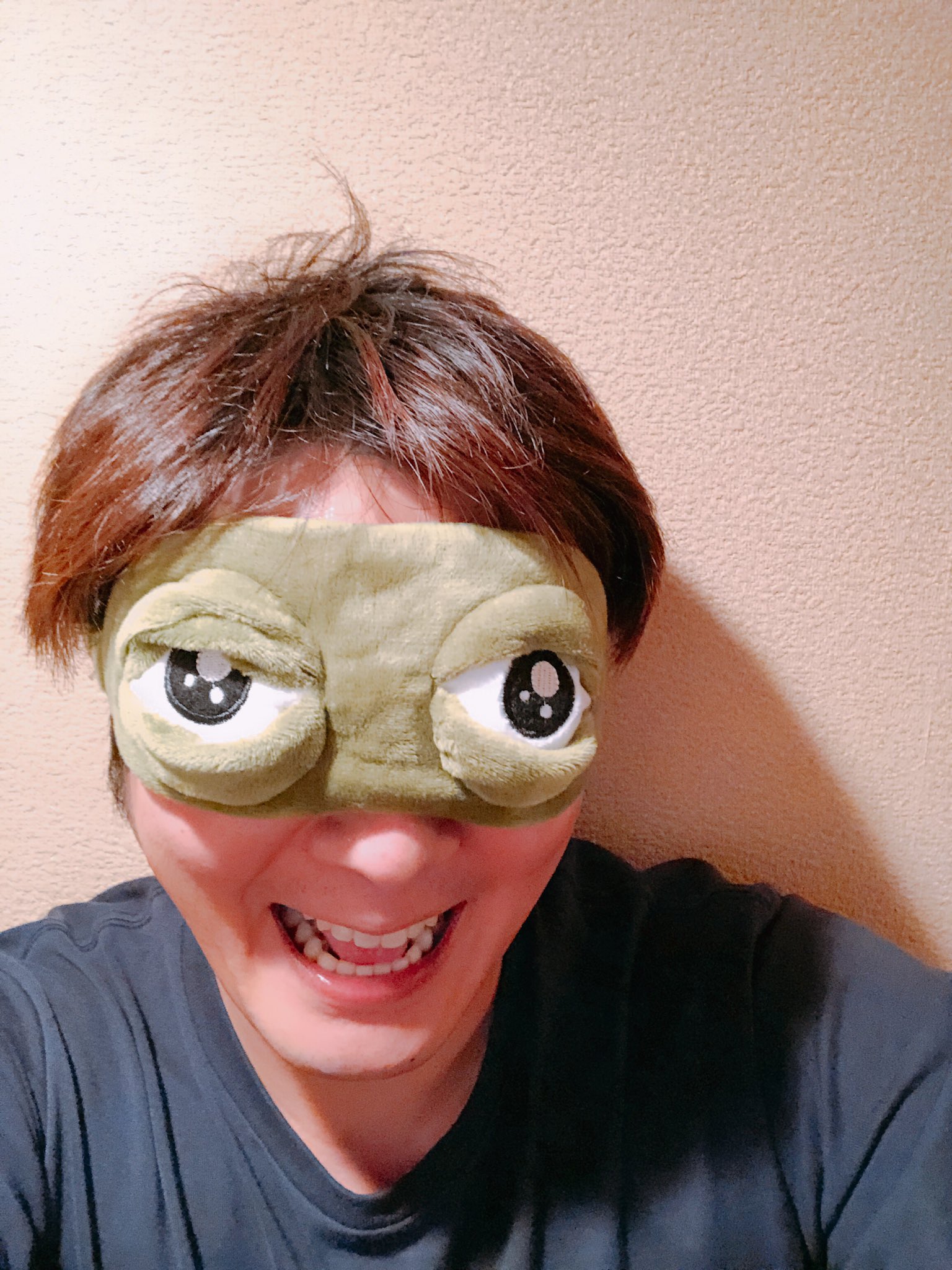 藤原倫己 キモカワ 好きにはたまらないかも 韓国で突如として現れたカエルのキャラクター チャル このルックス いかがですか なんとも愛くるしいではありませんか 明洞の屋台や雑貨屋さんで見つけました 気になった方は一度チェックして