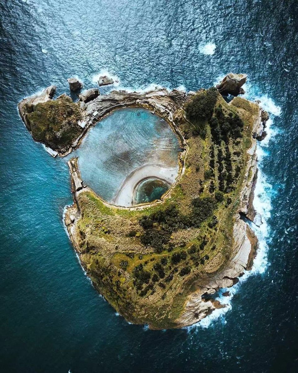 Head_Outdoors's tweet photo. A little Island in the centre of the Pacific Ocean  https://t.co/IdSGsVsnMm https://t.co/z6344lM1qI