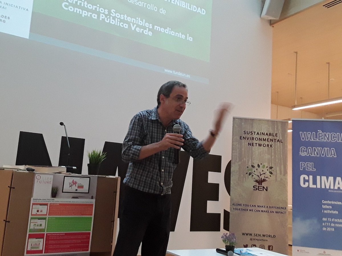 <a href="/VDomingoGlez/">Vicente Domingo</a> de <a href="/AjuntamentVLC/">Ajuntament València</a> como la innovación creativa es sostenible? las ciudades han empezado a tener conciencia ya!