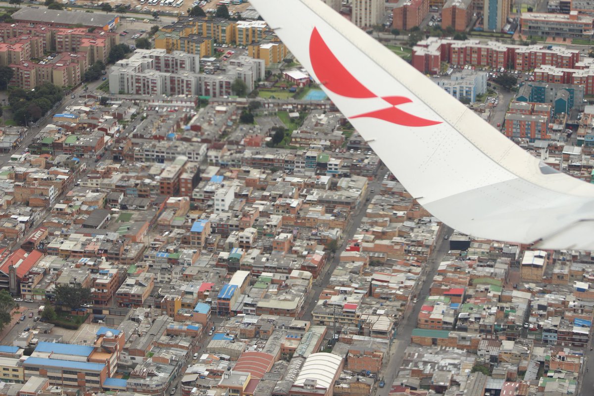 #Bogotá #landscape #thisiscolombia #viajerosoy #airplane #avianca #ciudaddesdeelaire #airbus #citylandscape