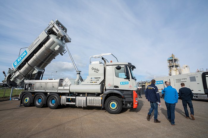 Veel belangstelling voor de duurzame innovaties van Reym op de innovatiedag bij Reym Delfzijl! bit.ly/2Poqddz Onder deskundige leiding konden relaties allerlei nieuwe technieken, machines en reinigingsmogelijkheden live in werking zien.