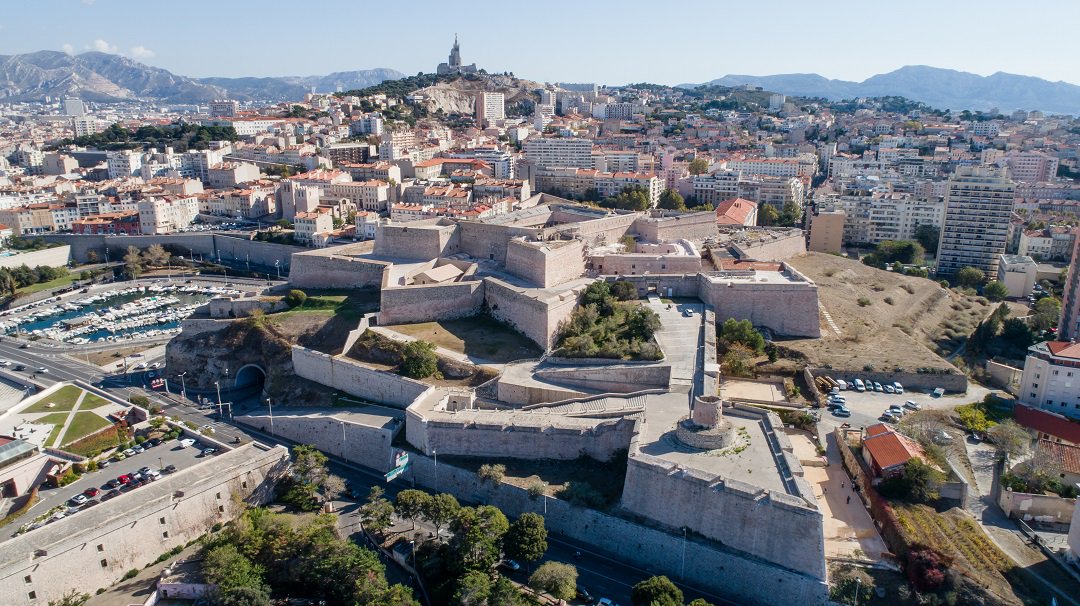 Destimed's tweet photo. #Marseille : @GroupeSOS Culture remporte l’appel a projet du Fort d’Entrecasteaux "La Citadelle de Marseille " deviendra un lieu de création, d’échange et de partage ciblé sur la transmission...↘️ https://t.co/ZSRRGltAAv https://t.co/gEHHeXhXlF